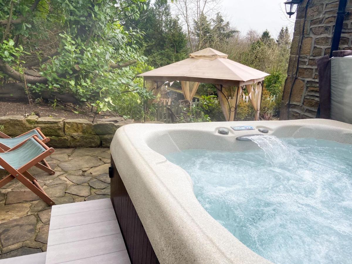 Cosy Cottage With Hot Tub And Sauna Bingley Bagian luar foto